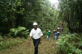 acting_agriculture_minister_timothy_walks_part_of_the_trail.jpg